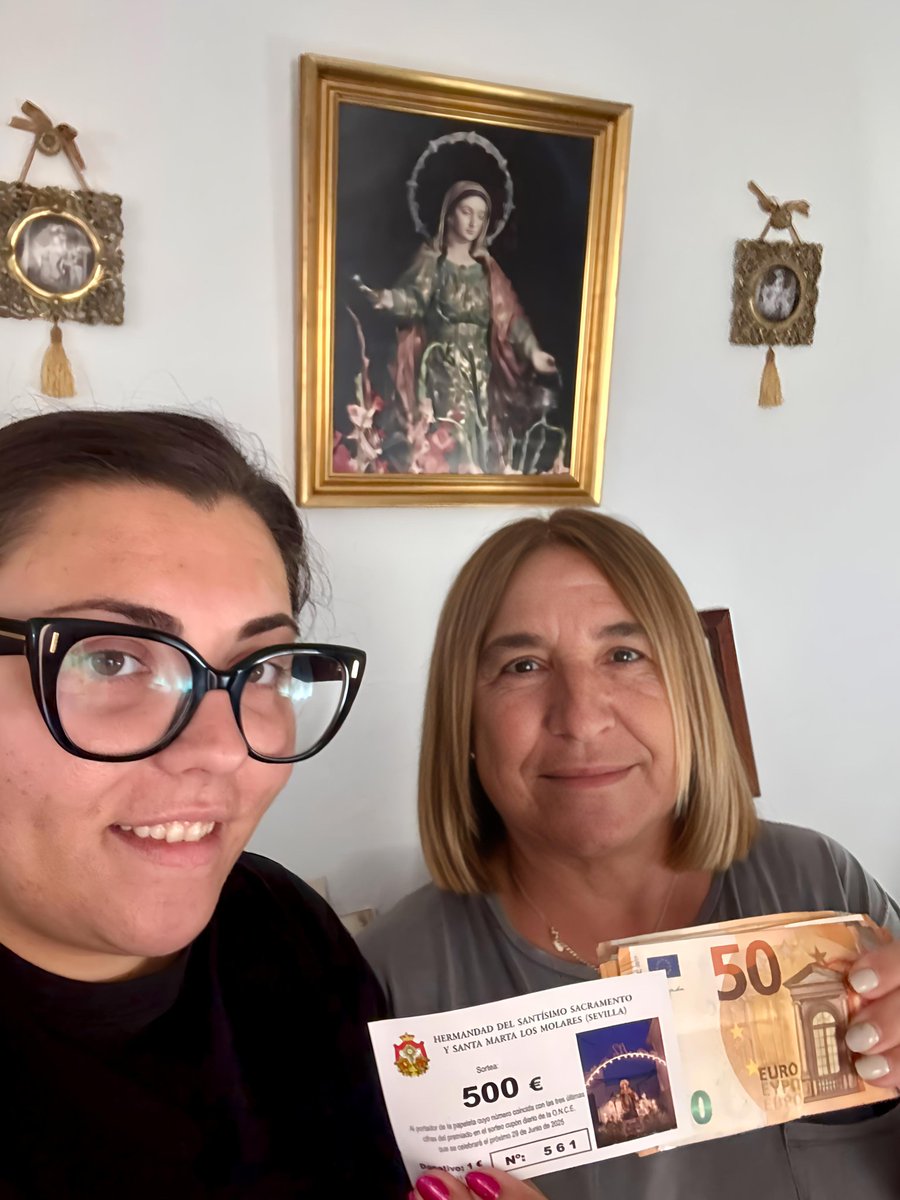 HdadSSantaMarta's tweet photo. #SorteodelMes | Entregado el premio del sorteo mensual de Santa Marta y valorado en 500€.
En esta ocasión, la afortunada del sorteo del mes de #junio fue nuestra hermana Dña. Loli Moreno Castro , a quien agradecemos una vez más su constante colaboración. https://t.co/0CK3t1W63f
