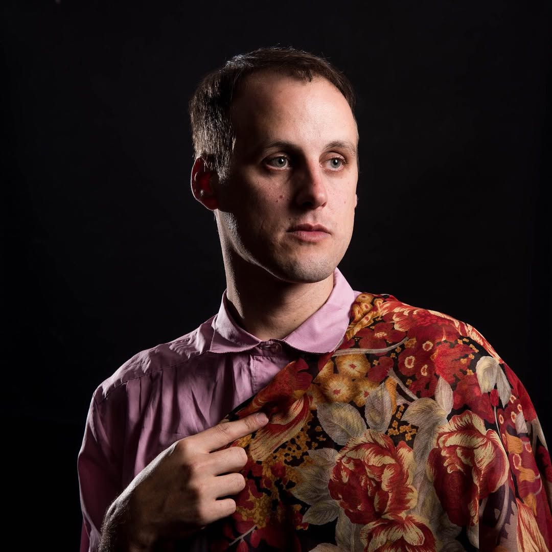 Hoy desde las 20 hs en <a href="/LatangenT/">La Tangente</a> Roberto Aleandri de <a href="/atrashaytruenos/">Atrás Hay Truenos</a> presenta en sociedad su sello <a href="/nuevosignoedit/">nuevosigno</a> tocando las canciones de su debut en solitario "Bresí"
Tickets: tickets.latangente.com.ar/musica/showcas…