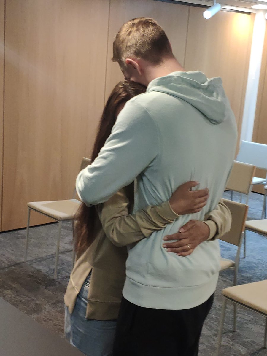 JeyzorZ's tweet image. After 2 years of dating, I met my girlfriend @thatalomel in real life for the first time. We had an amazing 3 weeks together and we got MARRIED. This is a big and exciting new step in my (and now our) life! 馃挏