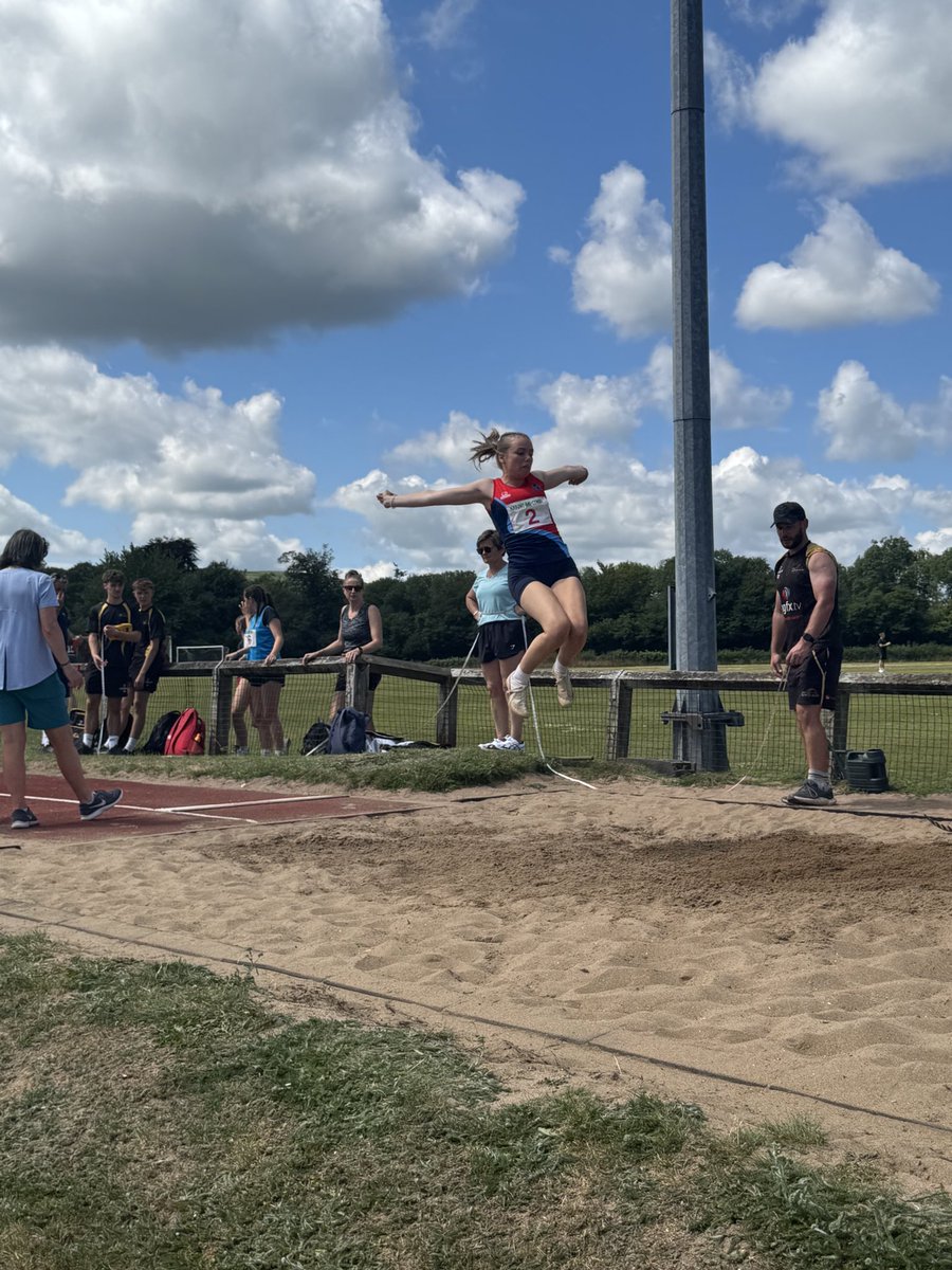 It was finals day at the midweek Welsh Schools NASUWT Cymru U14 &amp; U16 Cup &amp; Plate in Brecon this afternoon. 🎽🏴󠁧󠁢󠁷󠁬󠁳󠁿

Full Results available online here ➡️ welshathletics.org/image/competit…

#WelshSchools