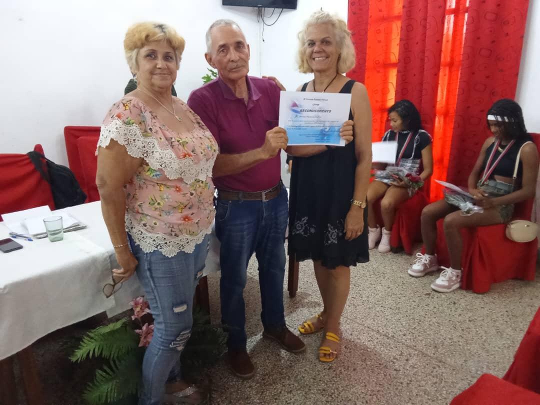 Se desarrolla con excelente debate y participación la reunión del Consejo Popular Parque 
#CubaEstàFirme
#SanctiSpíritusEnMarcha