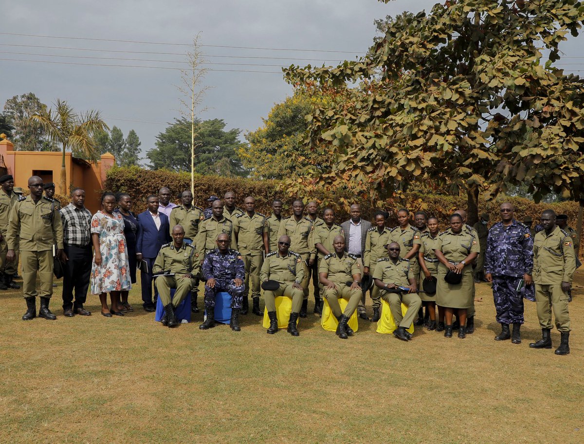 NayebaleDavid's tweet photo. IGP @igp_ug1 companied by Director of Operations AIGP  @Mwesigwa_Frank1, Director CPC AIGP @bamunoba24, and Commander Field Force Unit AIGP Nuwagira John, he addressed #Sembabule District Security Committee alongside candidates participating in the ongoing NRM primaries. https://t.co/tboQm7nz6P