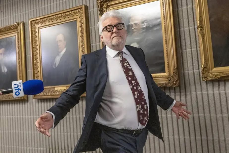 mesange04's tweet photo. Je l'ai vu dans les corridors de Radio-Canada il y a plusieurs années .. Il m'inspirait le dégoût .. Il parlait f o r t .. J'ai rasé le mur par instinct ..
Aujourd'hui il inspire davantage que le dégoût .. T'es laid #Rozon .
#solidaireDeCesFemmes https://t.co/5HS5lp0l4d