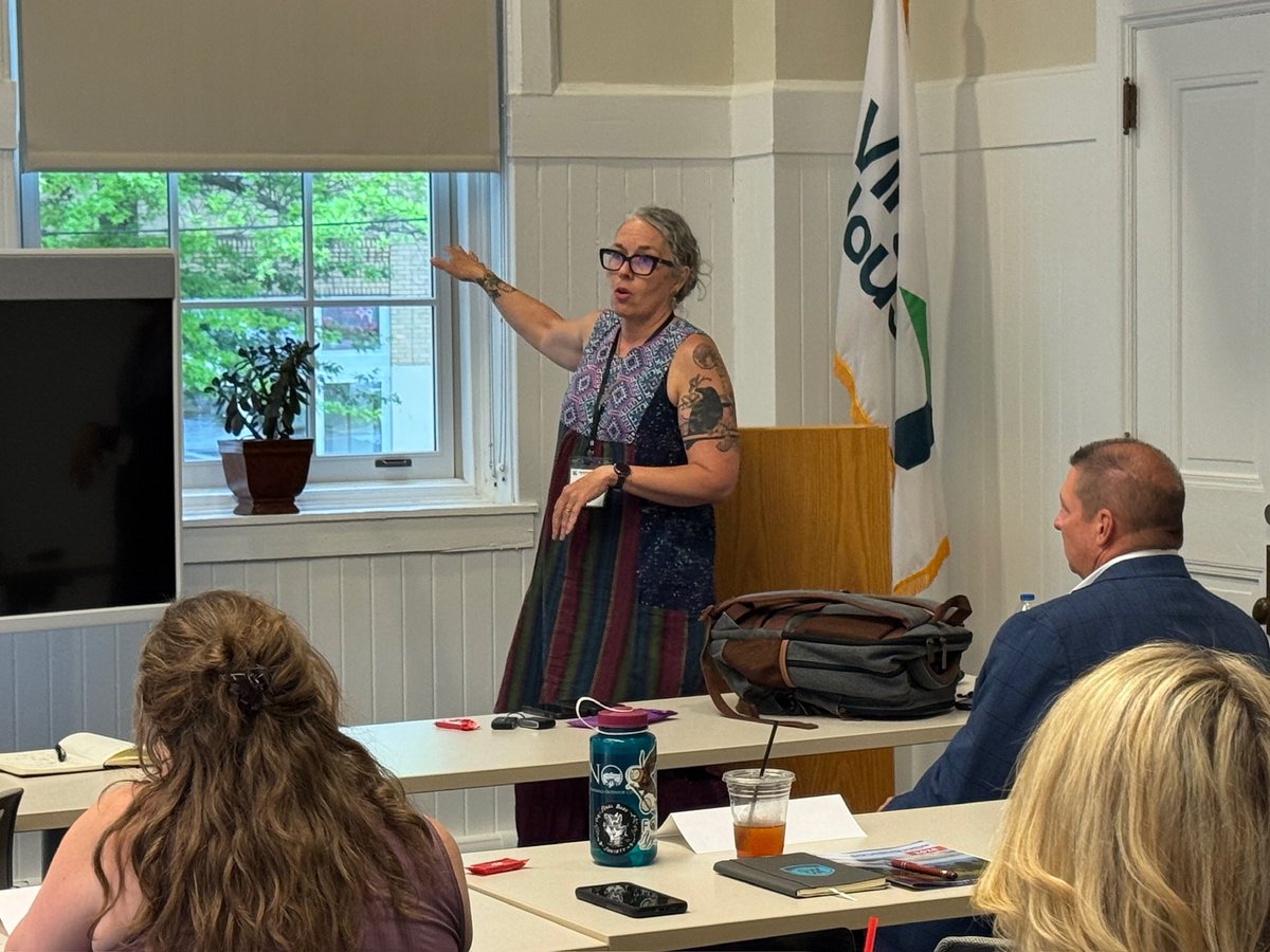 VARuralCenter's tweet image. Wytheville resident and #VRLI cohort member Jen Otey welcomed everyone to town!
She’s seen Wytheville’s revitalization firsthand bringing more people into downtown and received a grant for her small business. @VisitWytheville
“If I can’t find a parking spot, I don’t complain!”