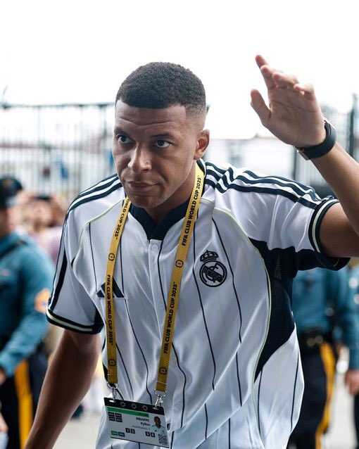 Kylian Mbappé is here 👋