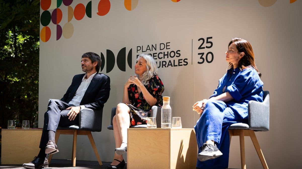 Un hito histórico en la política cultural de este país. Presentación del Plan de Derechos Culturales.
"Potenciar el impacto social de la cultura significa reconocer la centralidad del papel que desempeña en la calidad de vida de toda la población"
