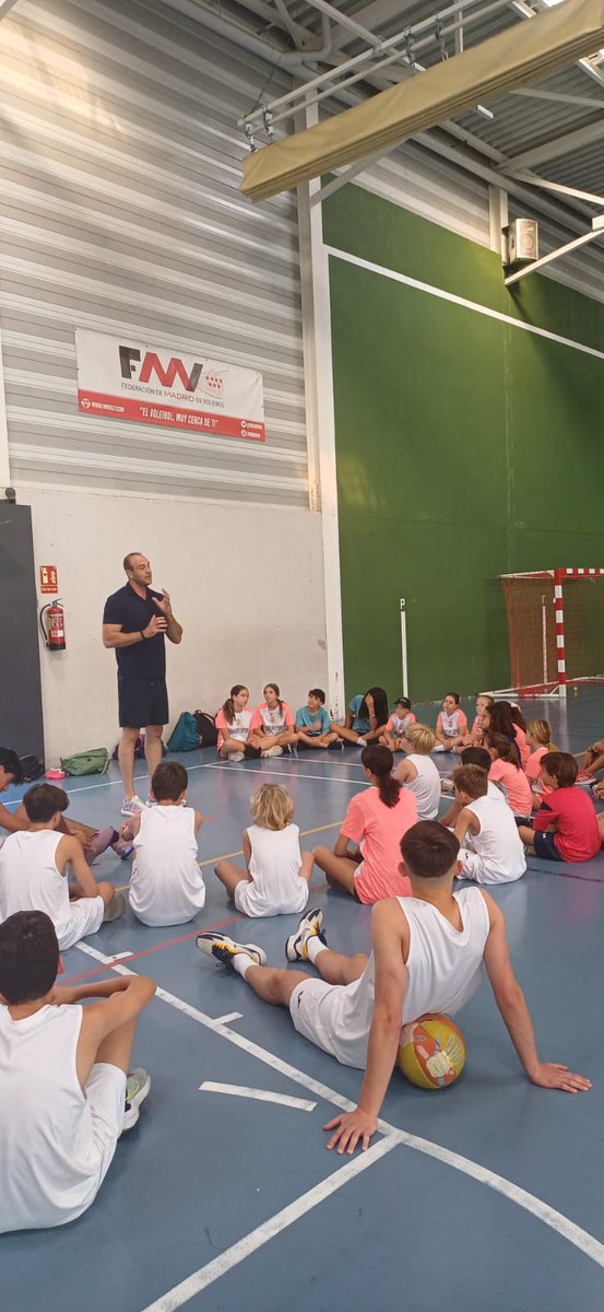 FelipeReyesAcad's tweet photo. 📆 Campus @9FelipeReyes #2025 @Fun_Realmadrid 🟣⚪️

🏀 Así fue la masterclass del gran FRAN MURCIA, ex jugador @ACBCOM e internacional con @EspanaBasket 🇪🇸

📍 @stlouisfrancais | Pozuelo

@randorisport | @ecatolicmadrid | @DeportesECM | @JomaSport | @basketlover https://t.co/eaI9aLaIp6