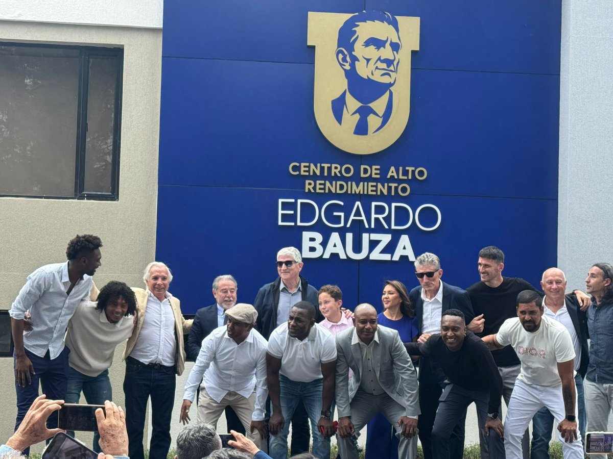 TodoPorLDU's tweet photo. El Centro de Alto Rendimiento de @LDU_Oficial ahora se llama Edgardo Bauza. 

¡Eterno, Patón! 🏆🇪🇨 https://t.co/GyFPZQjRSX