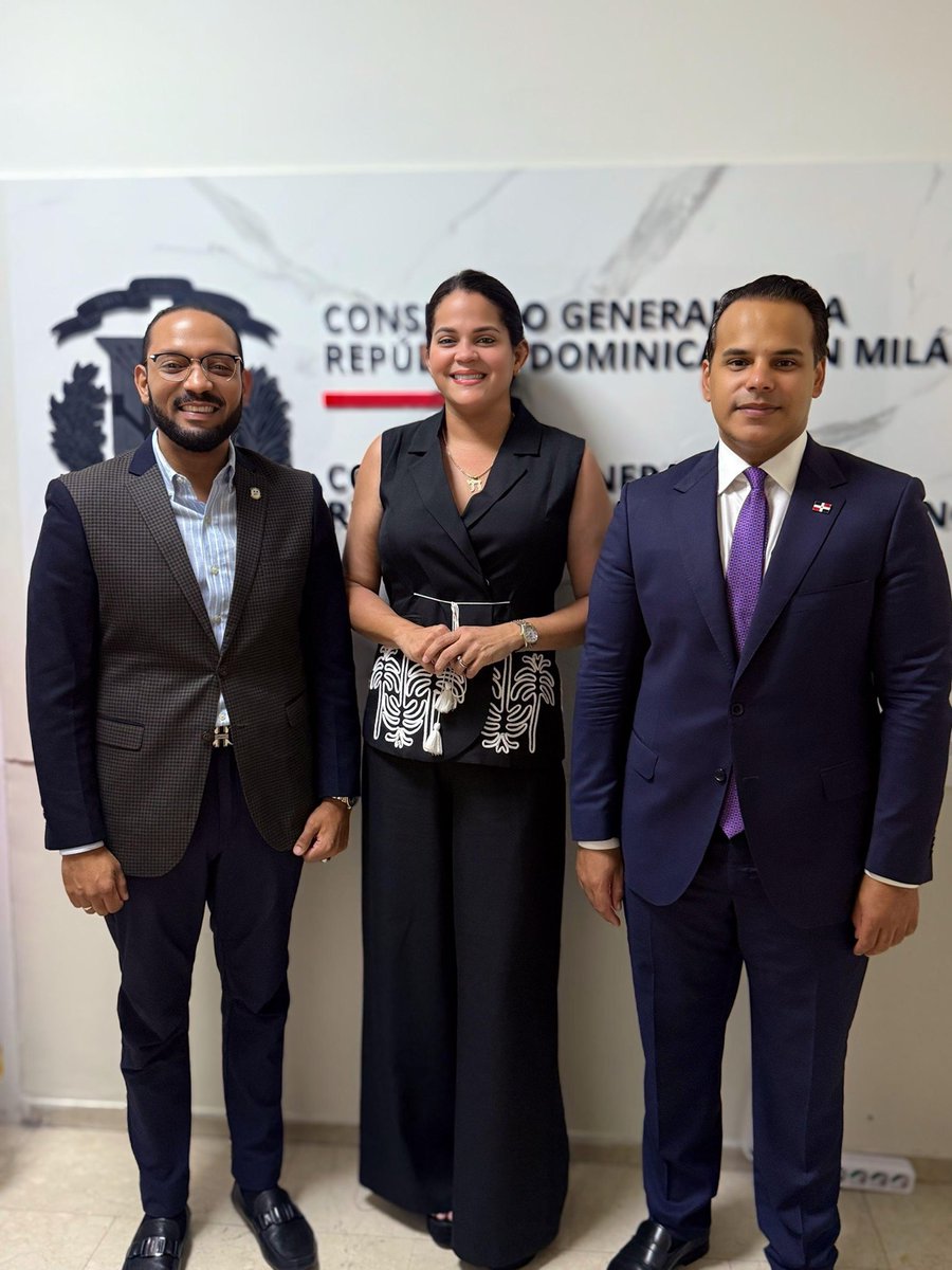 rdenmilan's tweet photo. 📍 Nuestro cónsul general, Miguel Vásquez Peña (@vasquezpena), recibió la visita de una delegación de diputados de la República Dominicana, encabezada por Eliazer Matos, presidente de la Comisión de Asuntos Municipales de la Cámara de Diputados.
#ComunidadDominicana https://t.co/yJbFoUvrvp