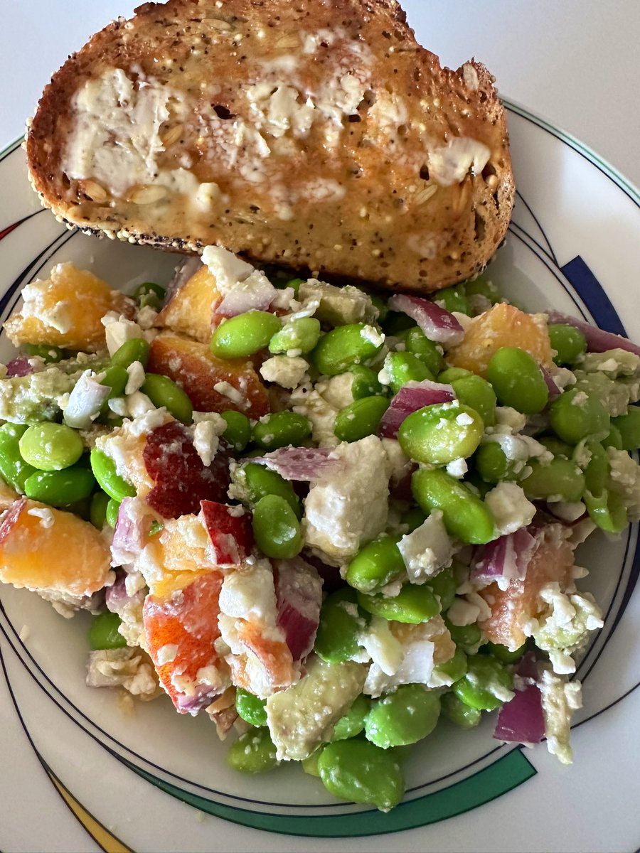 No cooking on hot days continues! 

We’ve got a simple but delicious salad with edamame, peach, onion, avocado, &amp; feta cheese. Creamy and hearty and delicious. 

#twittersupperclub #salads