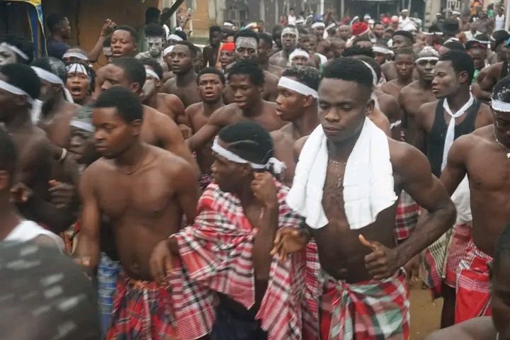 whiitetyger's tweet image. Chronicles of Unyeada Fish Festival 2025 Andoni - Eastern Ijaw people
Men mount .....