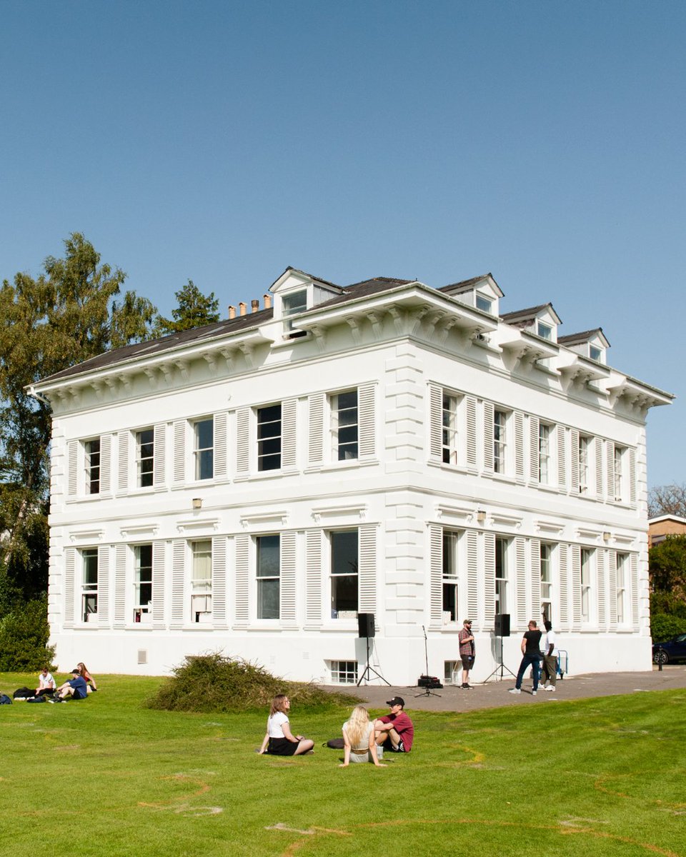 uniofglos's tweet image. Visit us this summer!π«βοΈ
Join one of our weekly guided campus tours at FCH, Park, and Oxstalls every Wednesday from 16 July to 27 August (except 13 August). You can also visit City Campus on 20 & 27 August!π£
To book your place please visit π glos.ac.uk/visit-us/campuβ¦