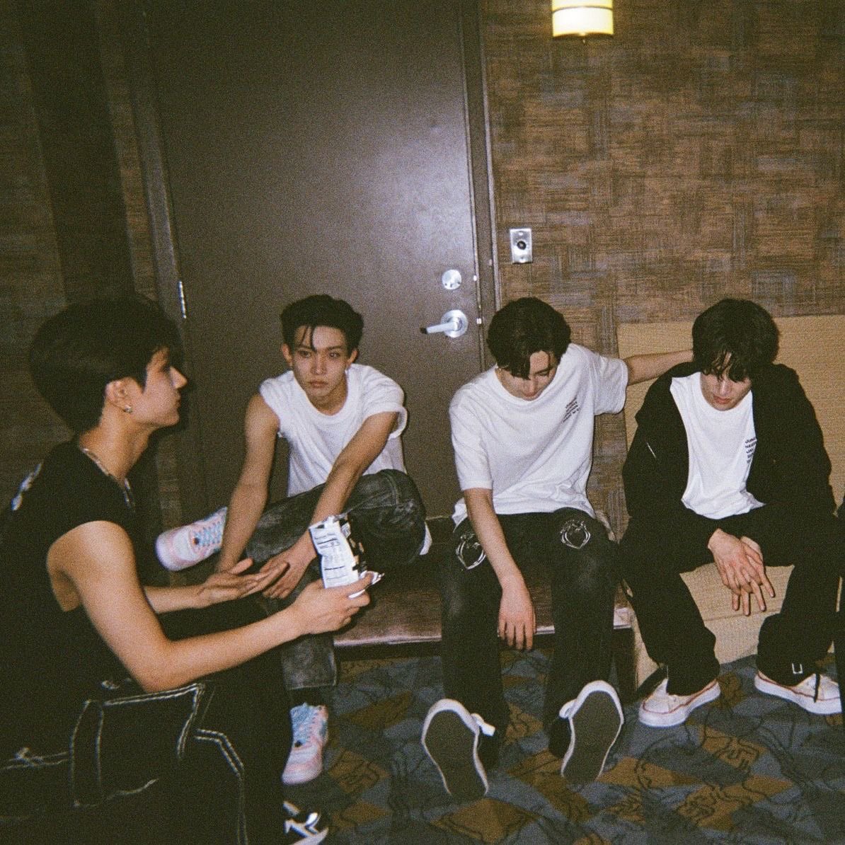 02blunt's tweet image. This the most aurafull picture of hyung line ever, they were aurafarming to the max