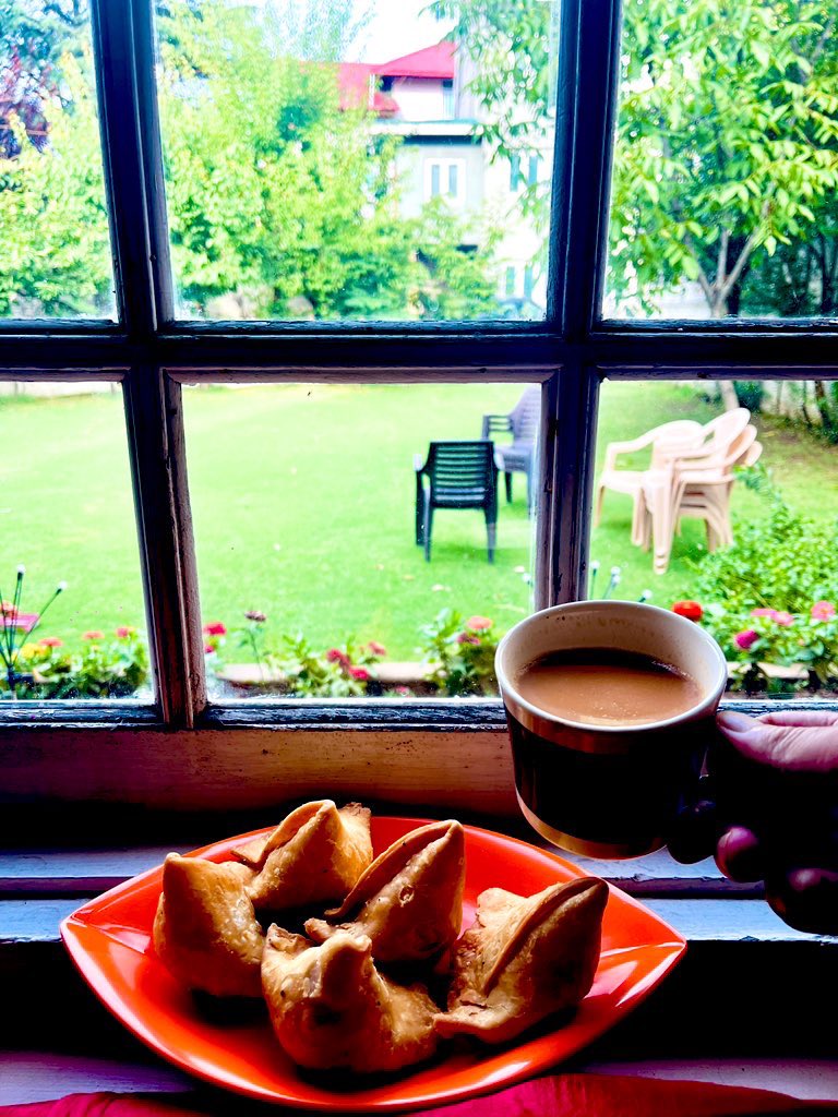 Barish, perfect view, samose and adrak wali chai .. Bas aur kya chahiye zindagi se! ❤️☕