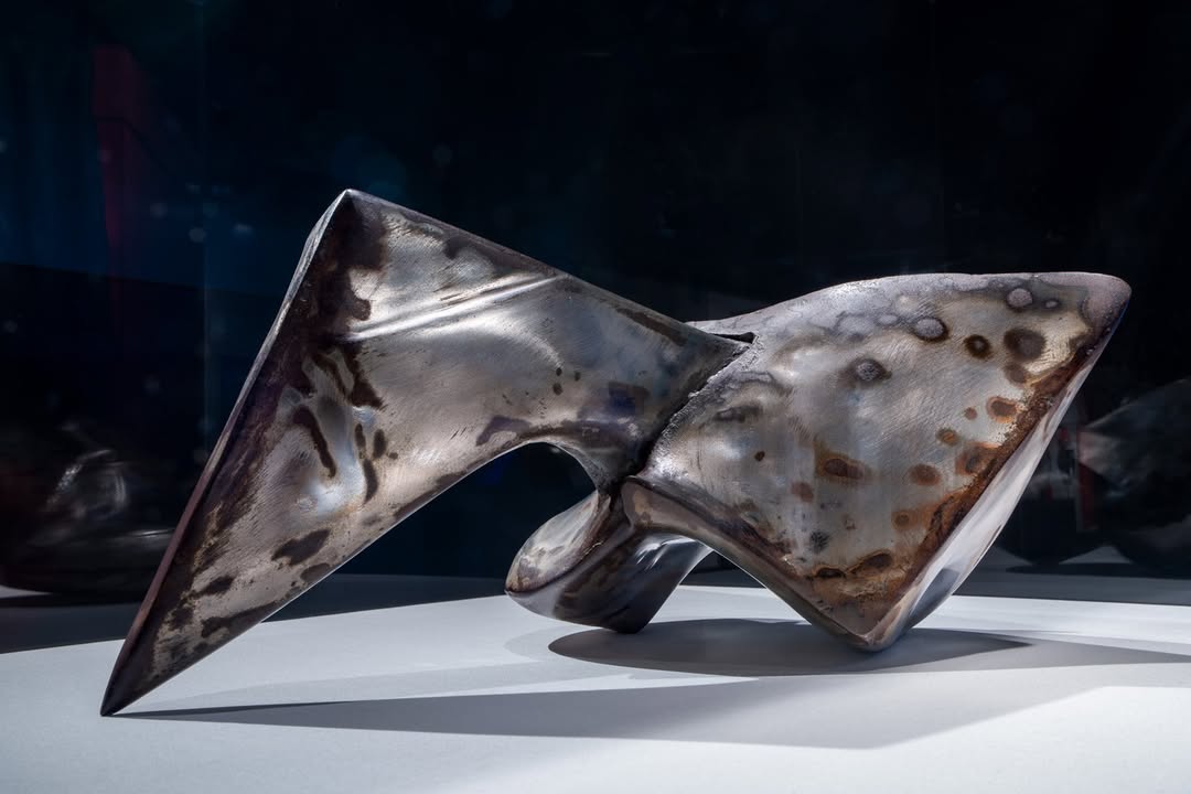 msichicago's tweet image. Richard Hunt (1935-2023) was a pioneering African American sculptor renowned for his innovative use of metal. See his dynamic 1968 piece "Angle Form," crafted from welded chromed steel, now on view in Steelmakers!
Β© 2025 The Richard Hunt Trust / Artists Rights Society (ARS), NY