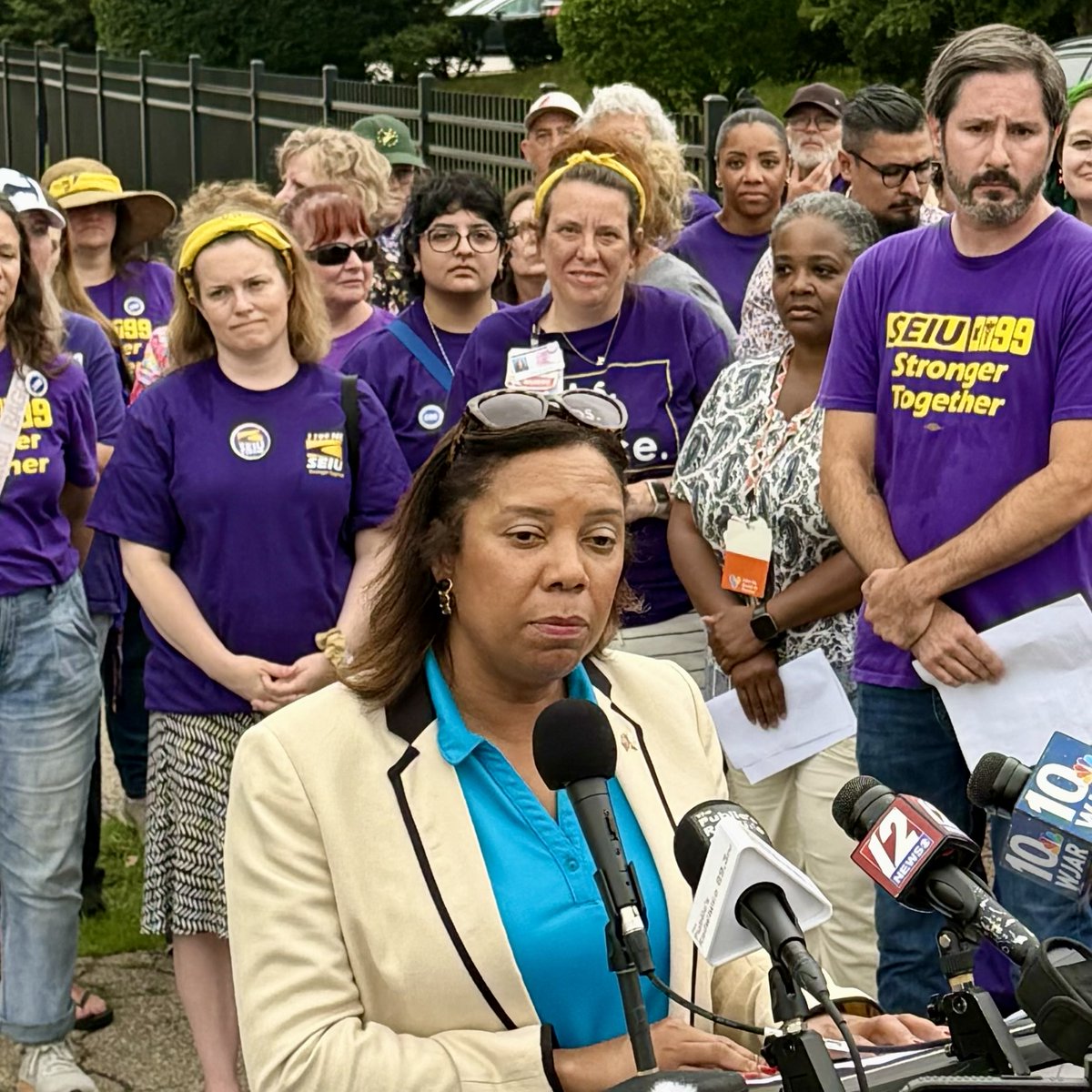 LGSabinaMatos's tweet image. I stand with @1199SEIU and Rhode Island’s striking health care workers today and everyday. Butler workers are now approaching week 8 of their strike as they push for a fair contract. Let’s keep at it, because when we fight, we win!
#UnionStrong