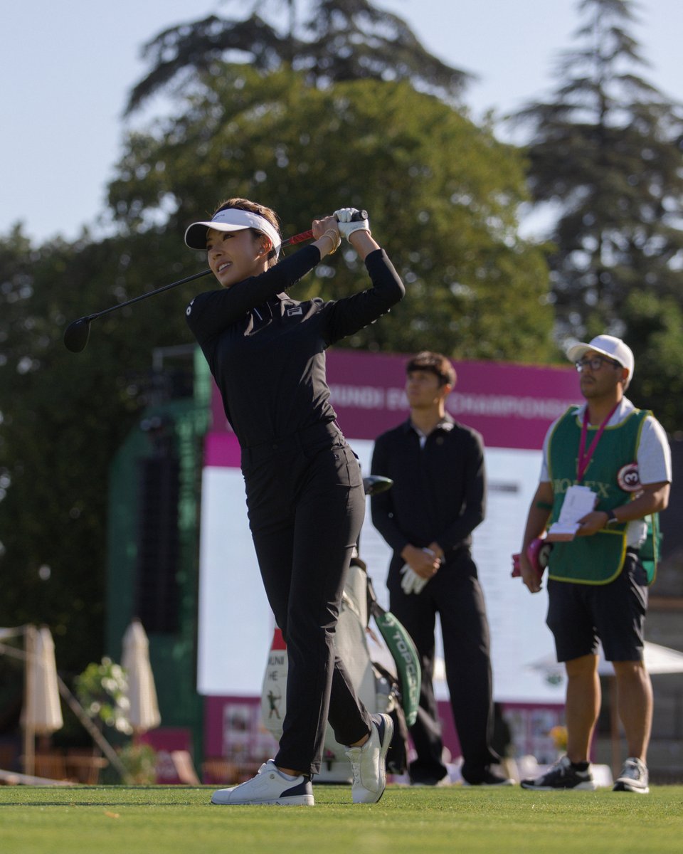 EvianChamp's tweet photo. Morning session with Lily Muni He and @alex_albon  ⛳

#EvianChamp | #LPGATour https://t.co/X6w7R6CGvZ