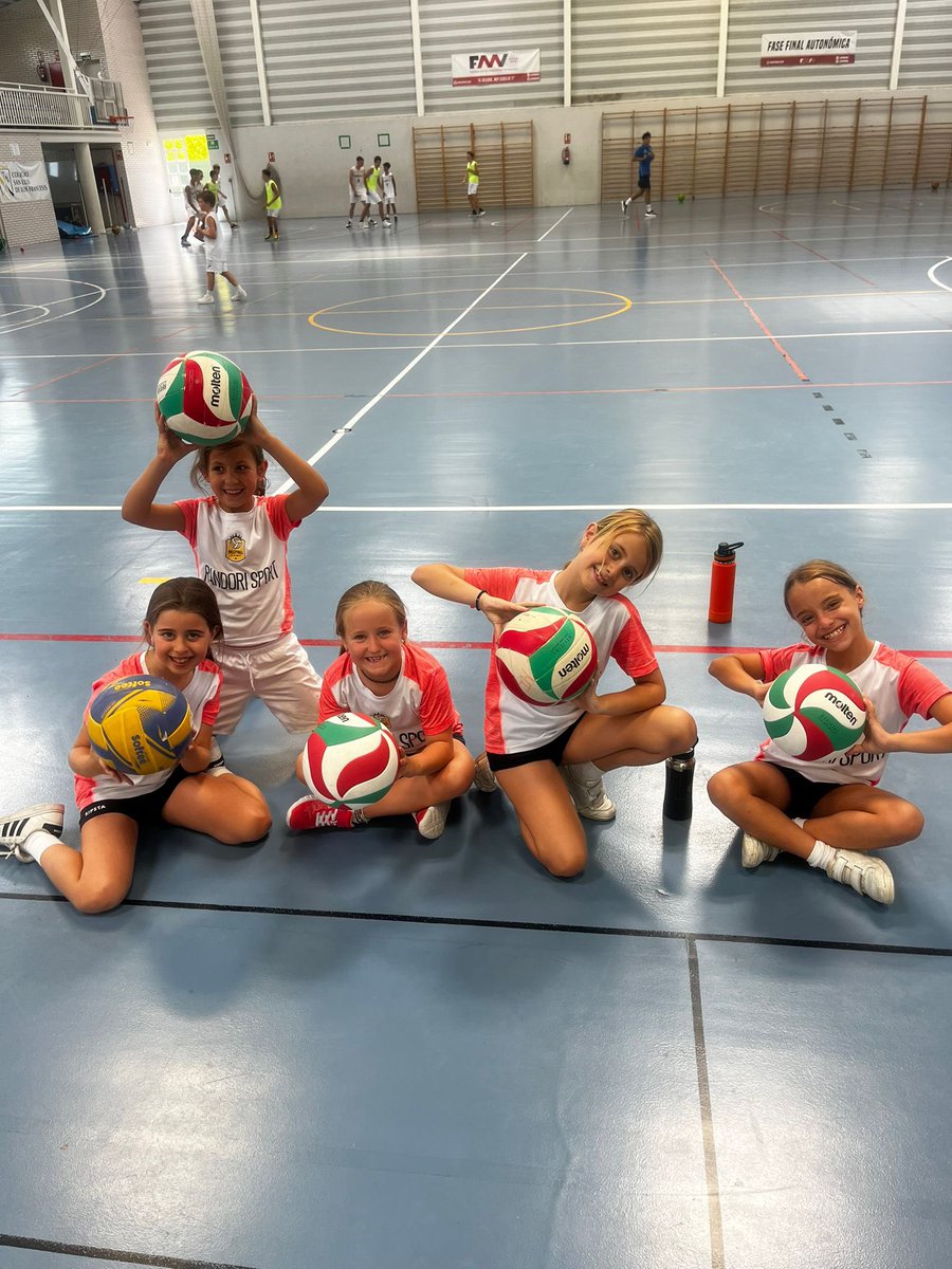 CdeRandori's tweet photo. 📆 Campus #Voleibol @RandoriSport #2025 🏐

Tercera semana de nuestro campus de voleibol en Pozuelo ☀️

📍@stlouisfrancais | Pozuelo 

@randorisport | @DeportesECM | @JomaSport https://t.co/93DFUXdBA0