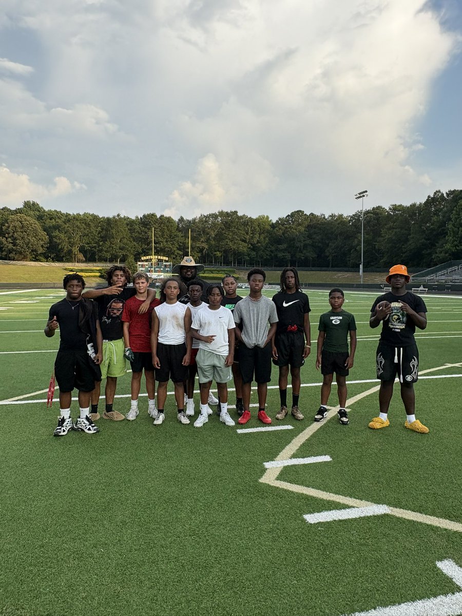 AshtonTurner013's tweet image. Loved helping the youth prefect their craft these past two days! #4theG🔰 @CoachSB_4theG @Coach_Wright50 @grayson_fb