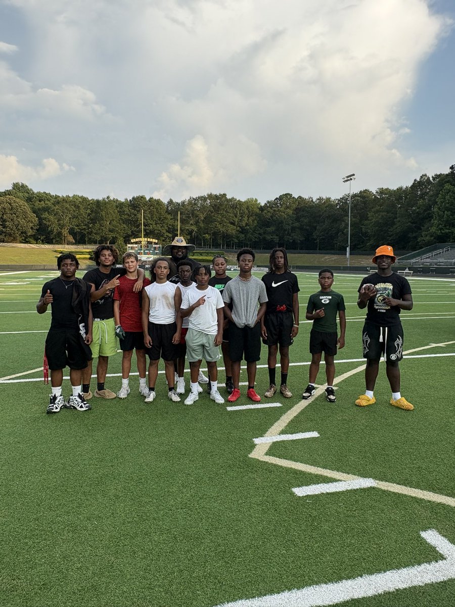 AshtonTurner013's tweet image. Loved helping the youth prefect their craft these past two days! #4theG🔰 @CoachSB_4theG @Coach_Wright50 @grayson_fb