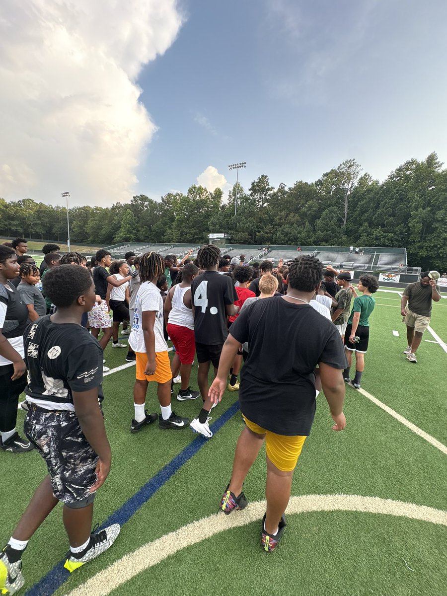 AshtonTurner013's tweet image. Loved helping the youth prefect their craft these past two days! #4theG🔰 @CoachSB_4theG @Coach_Wright50 @grayson_fb