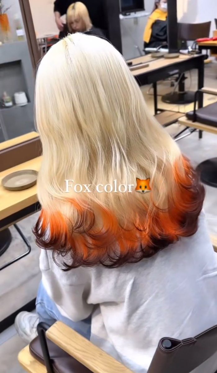 Maroon_Rosetti's tweet photo. @oreoakie Idk what color you usually go for, but I've recently been obsessed with fox hair (pic 1 and 2). Callico hair's also pretty nice (pic 3) and the pick-a-boo (pic 4) color is always a good choice https://t.co/tbCrdaKrm2
