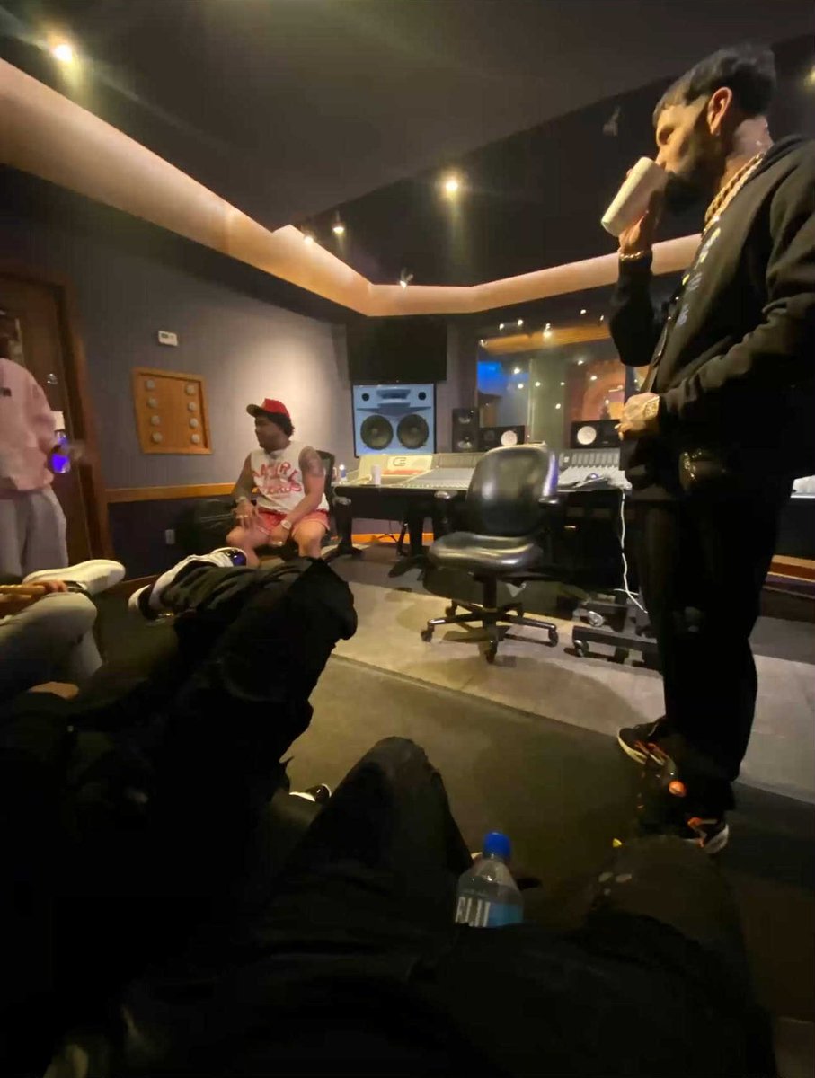 Anuel sigue trabajando en rhlm2 👀