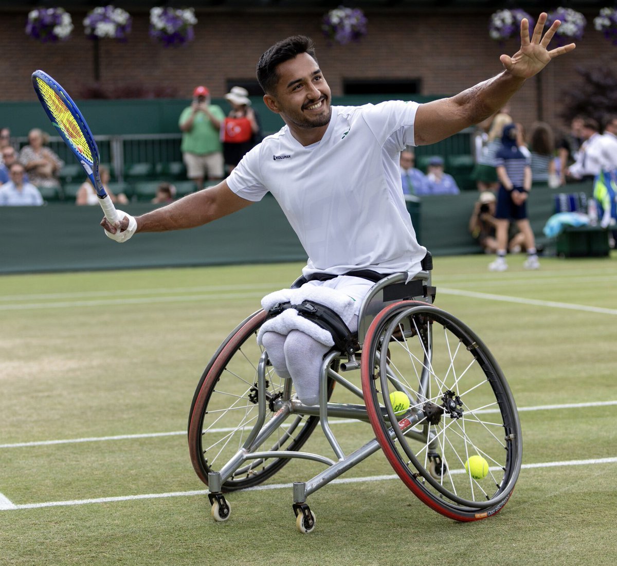 Yarı finale uçuyoruz ✈️
Bugün Wimbledon’da çeyrek final maçını kazanarak yarı finale yükseldim 🚀 destekleriniz için teşekkür ederim🤗

📸 @itfwheelchairtennis  

#wimbledon2025 #tennis #grass #wheelchairtennis #koluman