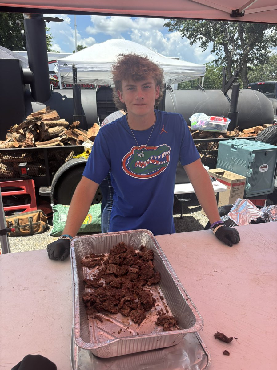 CoachLanceDale1's tweet image. Primo Processing of Hondo,TX cooking up the good eats for our many great first responders again today in Kerr County and our @TivyHS athletes serving up the food and showing their appreciation
#TFND
@TFNDFootball
@TFNDVolleyball
@CoachNeill