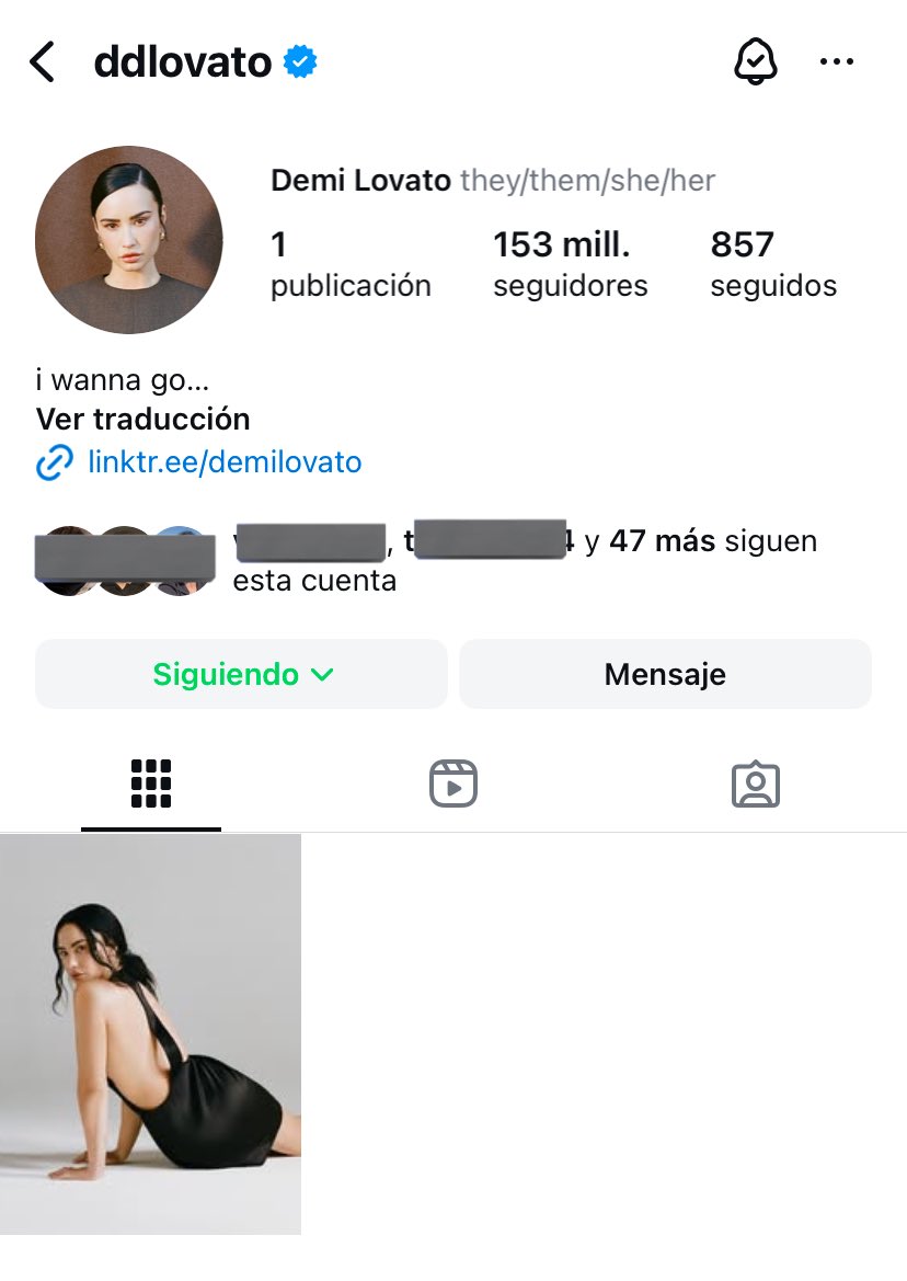 the fact that she even archived her wedding photos... she remembered she's an international popstar