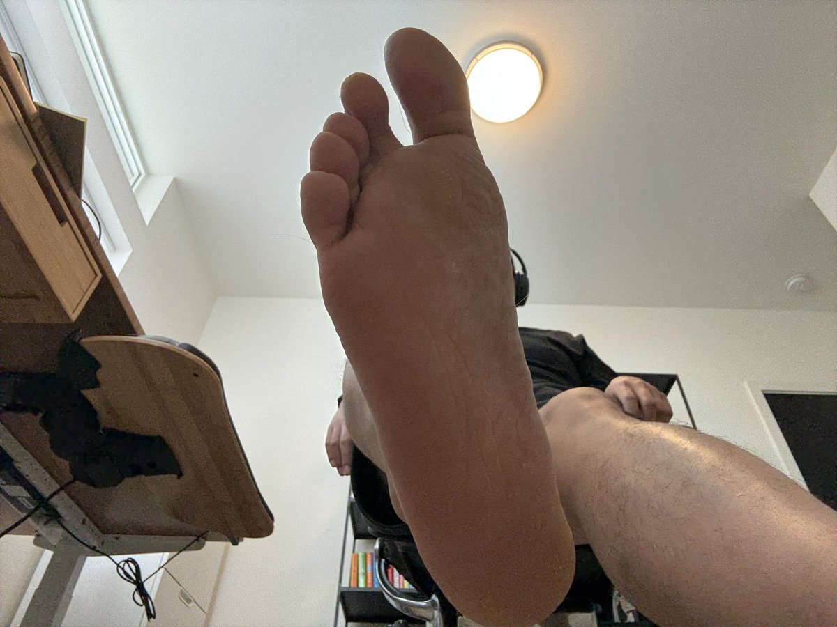 First time feet pic. Wanting to get some fag to worship, while I am working