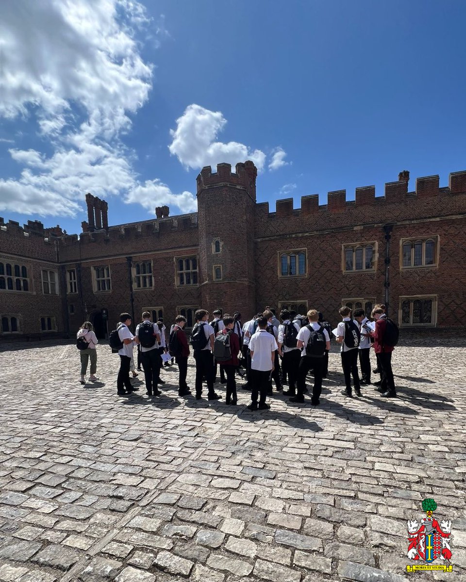 Yesterday, our Year 10 History students stepped back in time with a visit to Hampton Court Palace! 🏰 From Tudor kitchens to tales of Henry VIII, it was a day full of discovery and inspiration.