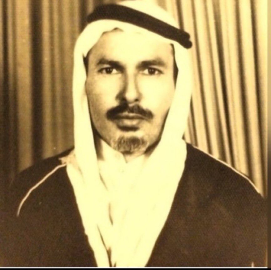 alnqd468882's tweet photo. رموز عنزة (1)

المؤرخ والنسّابة هزاع بن عشبة الصقري رحمة الله ، أحد رموز قبيلة عنزة، وأحد علماء الأنساب والتاريخ ومن الأسماء التي تكرّر ذكرها كثيرًا في كتاب أصدق الدلائل كمصدر علمي لتفرعات القبيلة. https://t.co/hQ3Zf9RfIq