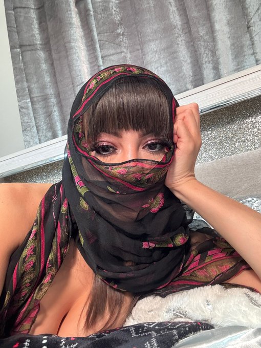 Watch Sasha Pearl's leaked NSFW photo on TwXstars