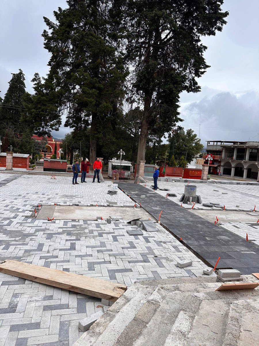 Feliz de compartirles que se volvió a  supervisar los avances de obra de dos espacios fundamentales para nuestro Municipio: la rehabilitación integral del DIF Municipal y el atrio de nuestra parroquia.

🤝Seguiremos cumpliendo, con hechos y compromiso. 

 #LaTierraQueSoñamos ⛰️