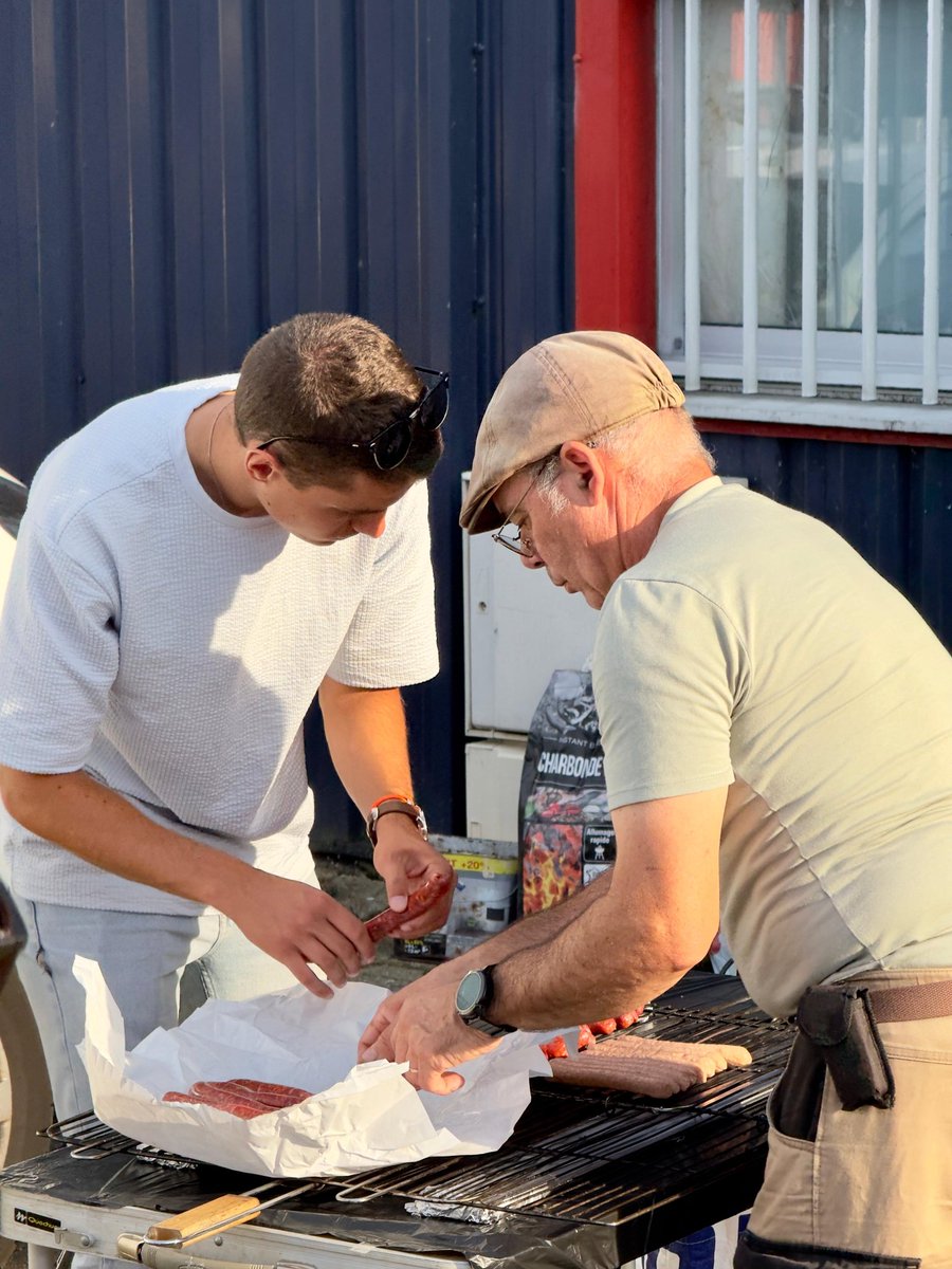 🔥 Ambiance conviviale pour le barbecue annuel de l’unité locale #CroixRouge de #Rouen ce week-end !

Toutes les équipes #bénévoles réunies : secourisme, action sociale, formation, urgence…

Un moment de lien et de reconnaissance 👏

#CroixRougeFrançaise #Bénévolat #Solidarité