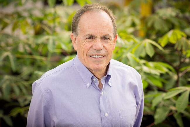 CABBIbio's tweet image. Congratulations to CABBI's Steve Long of @UofIllinois, recognized as a 2025 Top Agri-food Pioneer by @WorldFoodPrize! His groundbreaking work to enhance crop resilience has shown how improving photosynthesis boosts crop productivity.
@ACESIllinois news ➡️ bit.ly/3GDeIvb
