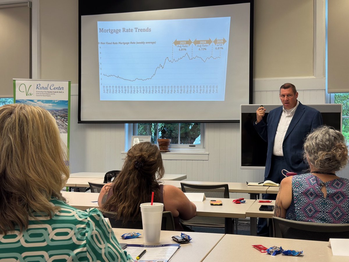 VARuralCenter's tweet image. “Rural VA more recently is seeing an uptick in growth. While a positive trend, it puts more emphasis on a need for more affording housing inventory.”
Chris Thompson, Director of Strategic Housing with @VirginiaHsg shared with #VRLI housing trends and the impact in rural areas.