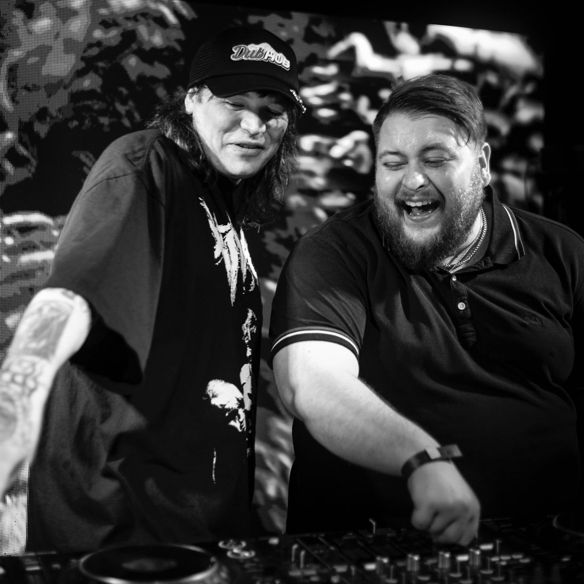 MVRDAuk's tweet image. GO STREAM DREAM SEQUENCE REMIX!
This is a pic of Dan and Tom doing the DJ thing