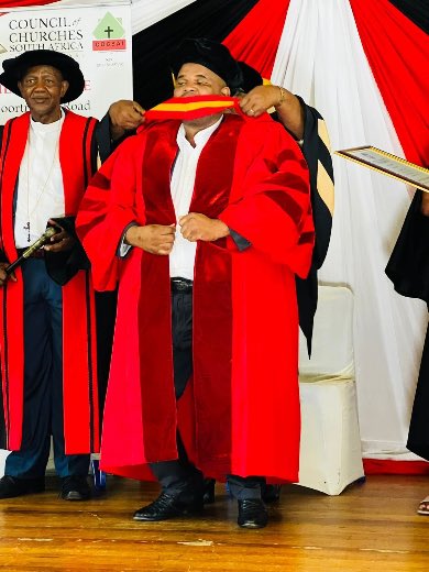 ZizinjaAbelungu's tweet image. 📣🔇Sizwe Kupelo, Deputy Director of Communication in the Eastern Cape Health Department does not have a Matric Certificate. 

He forged a Matric Certificate 2002 and has been working for the department ever since 

-They even refer to him as "Dr Kupelo" 🤦🏾‍♂️😮‍💨