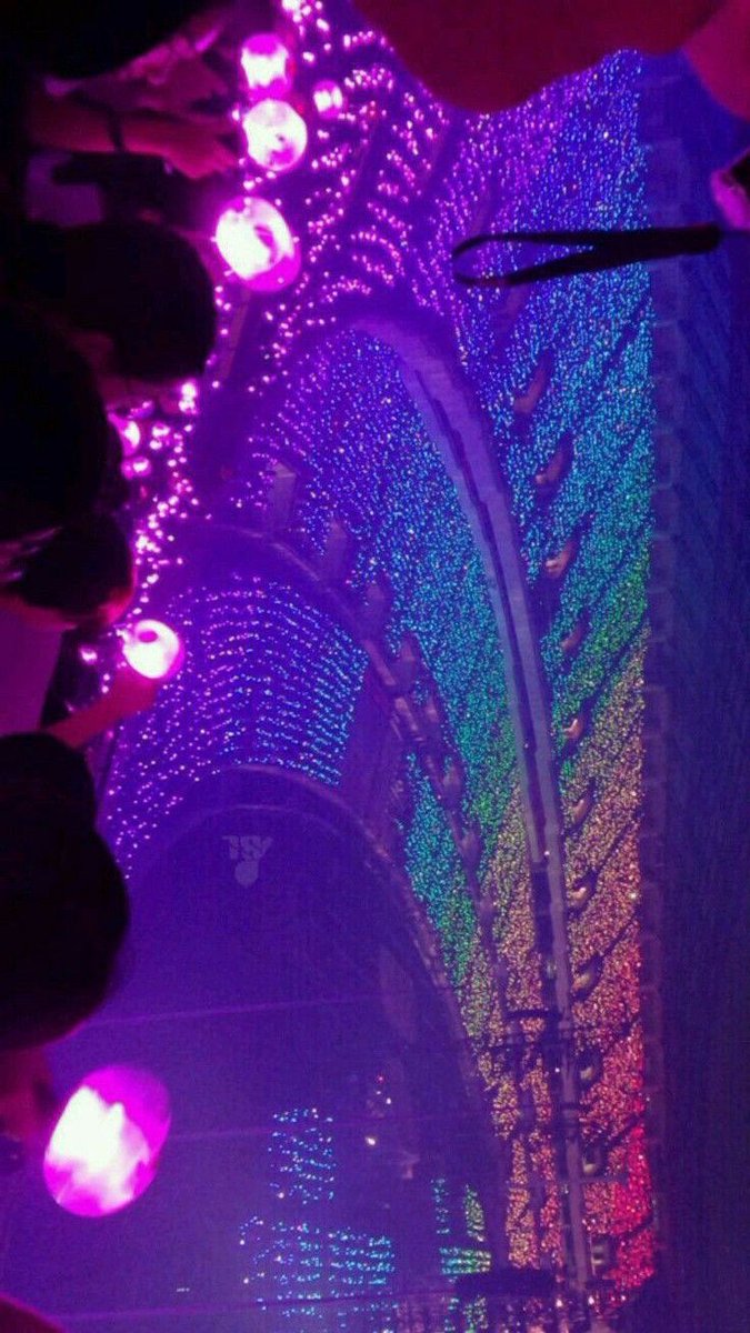 BUniverso7's tweet image. 09/07 são 12 que o Armys está com o BTS, retribuindo o amor e a alegria que 7 meninos proporciona. Que possamos apoiar o BTS por quantos anos ainda tem por vir, finalmente o BTS está em casa e se lembrem sempre Life Goes On 💜💜