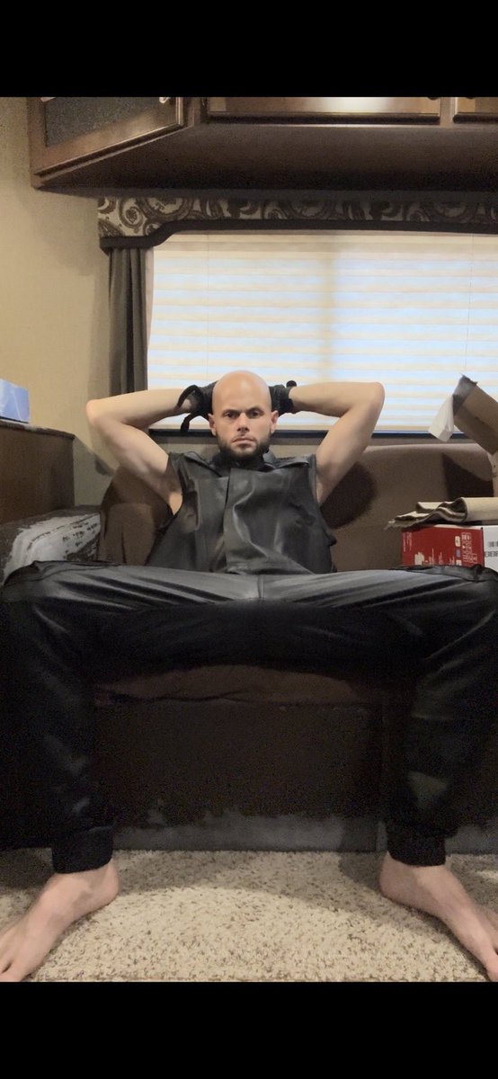 CashMasterDille's tweet photo. Get the fuck in my DM’s right now, and I mean now come feel the power and humiliation of a real male. Custom vids, pics, and video calls😈 https://t.co/hWpjgQl35u