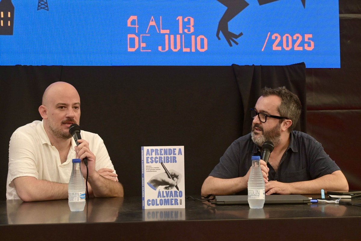 Aprende a escribir con…, de Álvaro Colomer.
Con Miguel Barrero.
Lecturas, referentes y el oficio de narrar en A Quemarropa.

#SemanaNegra2025 #ÁlvaroColomer #MiguelBarrero #AprendeAEscribirCon #EscrituraCreativa #Gijón #CulturaCrítica