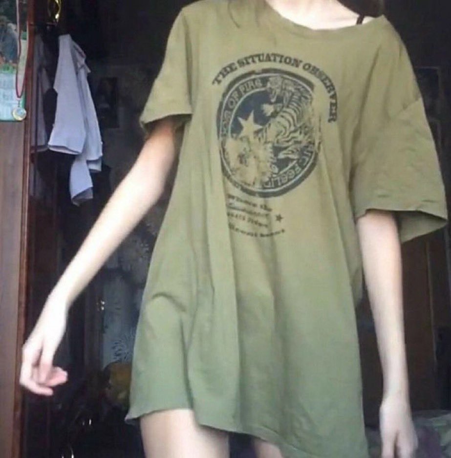 skinnygawa's tweet image. i want clothes to hang off of me in this way