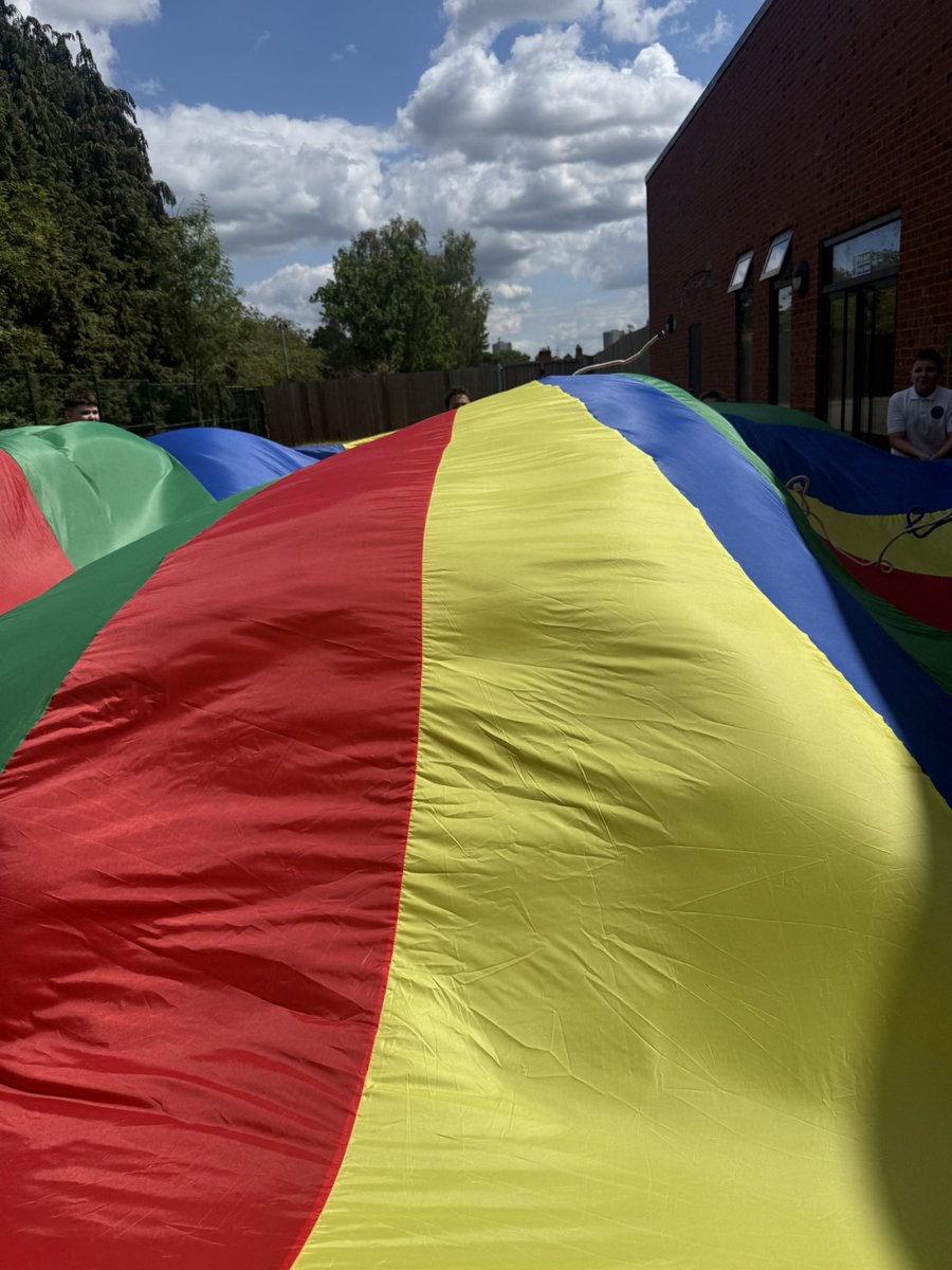 lindsworthsch's tweet photo. Sun was out today so key stage 2 lets of some steam with parachute games! https://t.co/DgrQPy4QdR