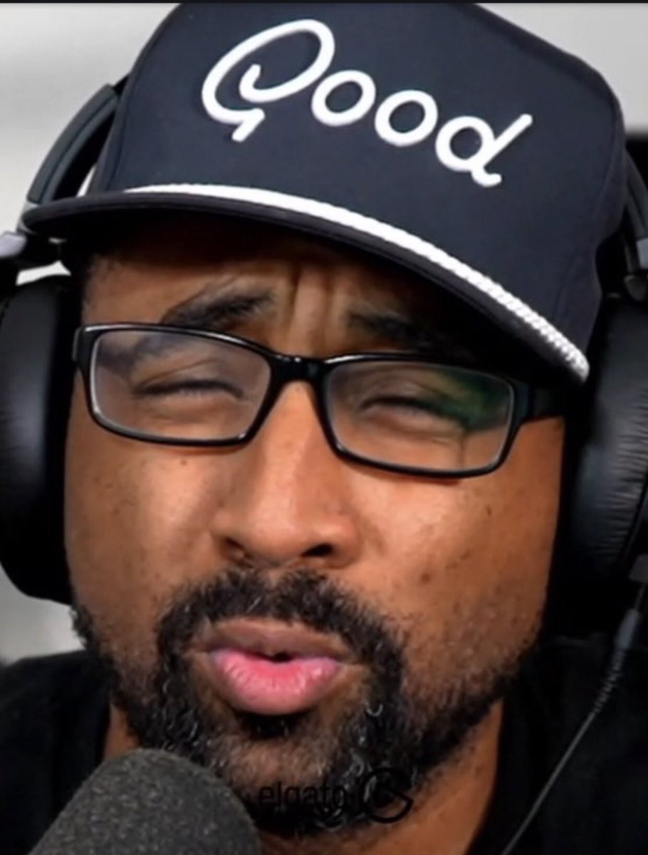 TheTrueVanguard's tweet image. When your favorite cocktail isn’t on the menu but the bartender says he can make it anyway