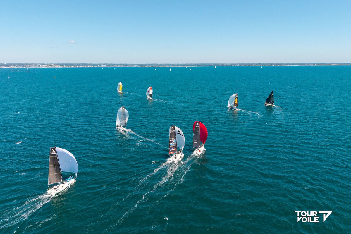 tourvoile's tweet photo. 🔥 La Réunion en feu à Port-la-Forêt !

💥 Deux victoires sur trois courses aujourd’hui pour l’équipage réunionnais, qui prend les commandes du Grand Prix de Port-la-Forêt 🔝

👉 À lire par ici : https://t.co/8imnAduXnn

📸 Alexis Courcoux / LIOT Images 

#TourVoile https://t.co/GlZEcEh9vn