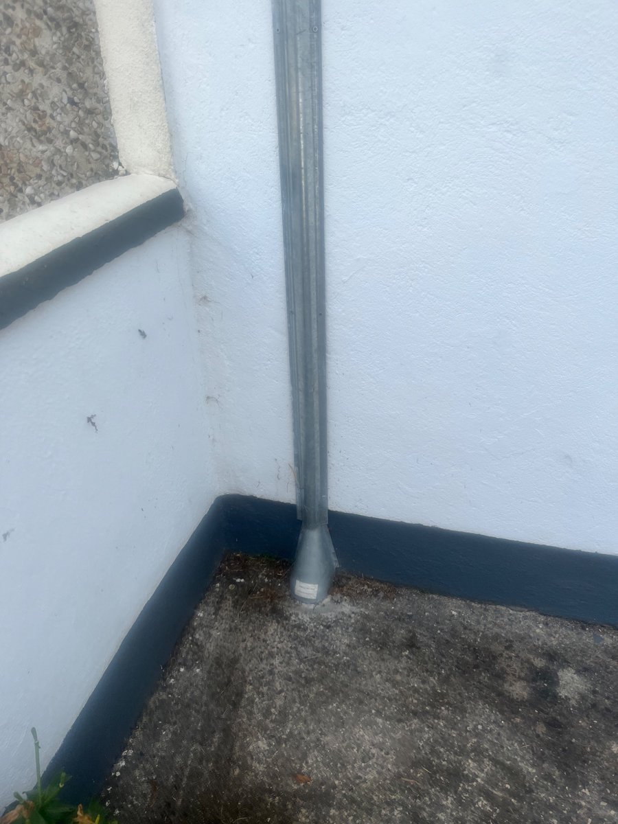 GreggieStarr's tweet photo. @eircare @eir is this an appropriate installation on a newly renovated house? No lease or permission signed. Correct this immediately or @comreg will be our next call https://t.co/GY0sMILtwD