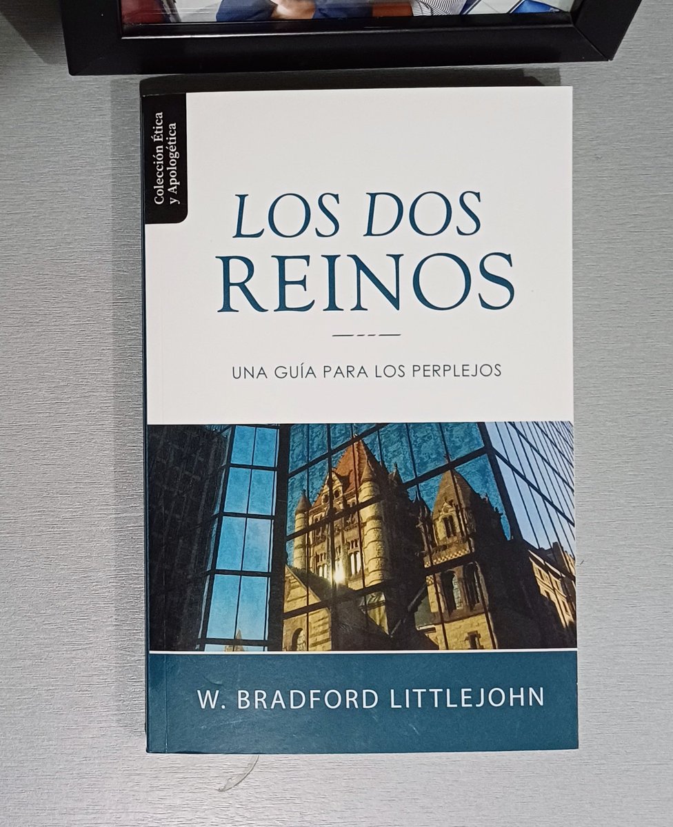 «Somos simul justus et peccator. Somos señores libres y al mismo tiempo siervos obedientes. 
Vivimos con Cristo en los lugares celestiales y al mismo tiempo trabajamos en caminos difíciles aquí abajo.»

Brad Littlejohn