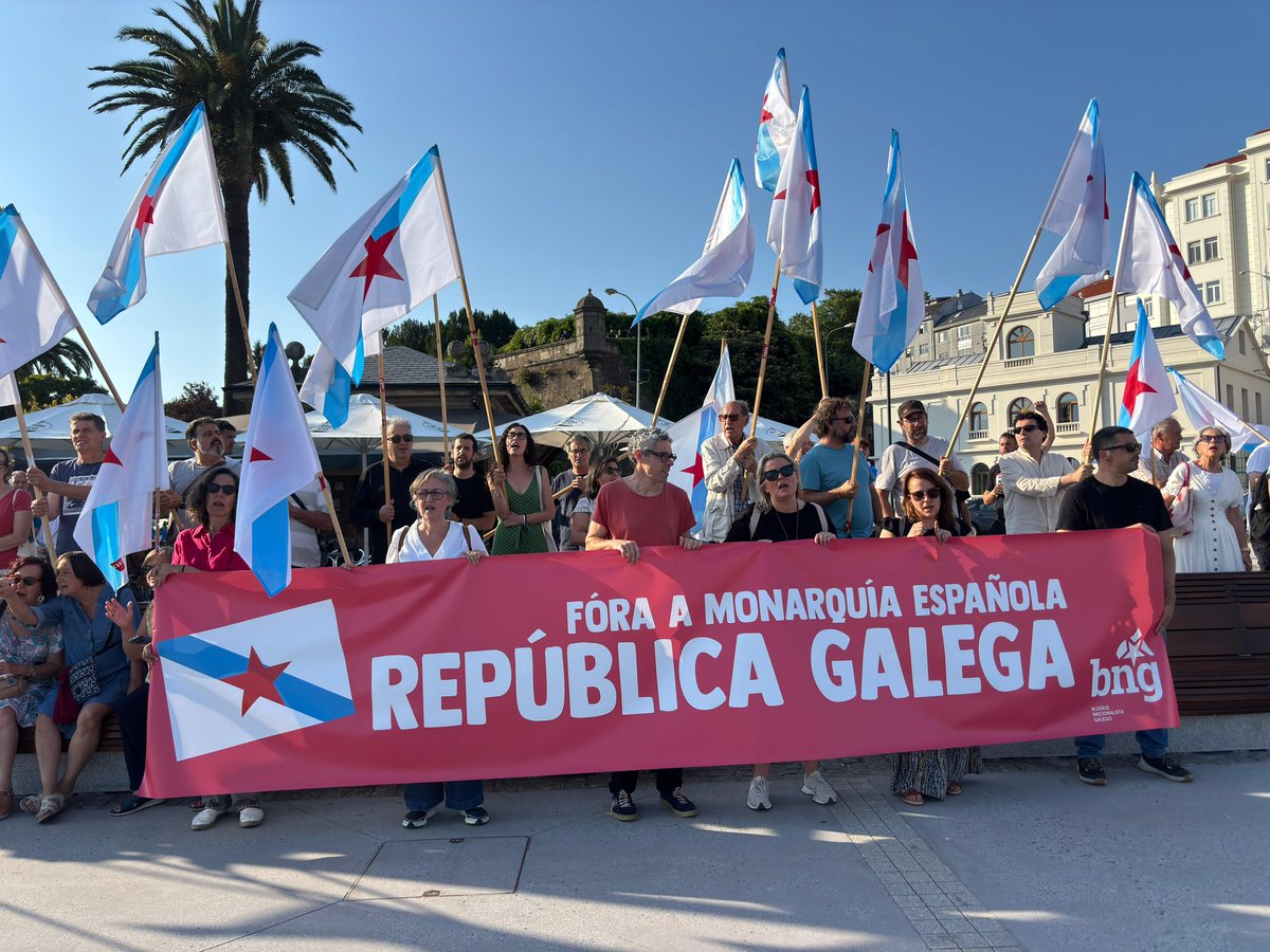 galizanova's tweet photo. Hoxe a mocidade digna berrou alto e claro que na Galiza non queremos a presenza dunha monarquía corrupta e opresora, neste caso, na figura da princesa Leonor.

Galiza merece ser soberana e libre de institucións anacrónicas e contrarias ao noso país. https://t.co/s1ZctHh4Ea